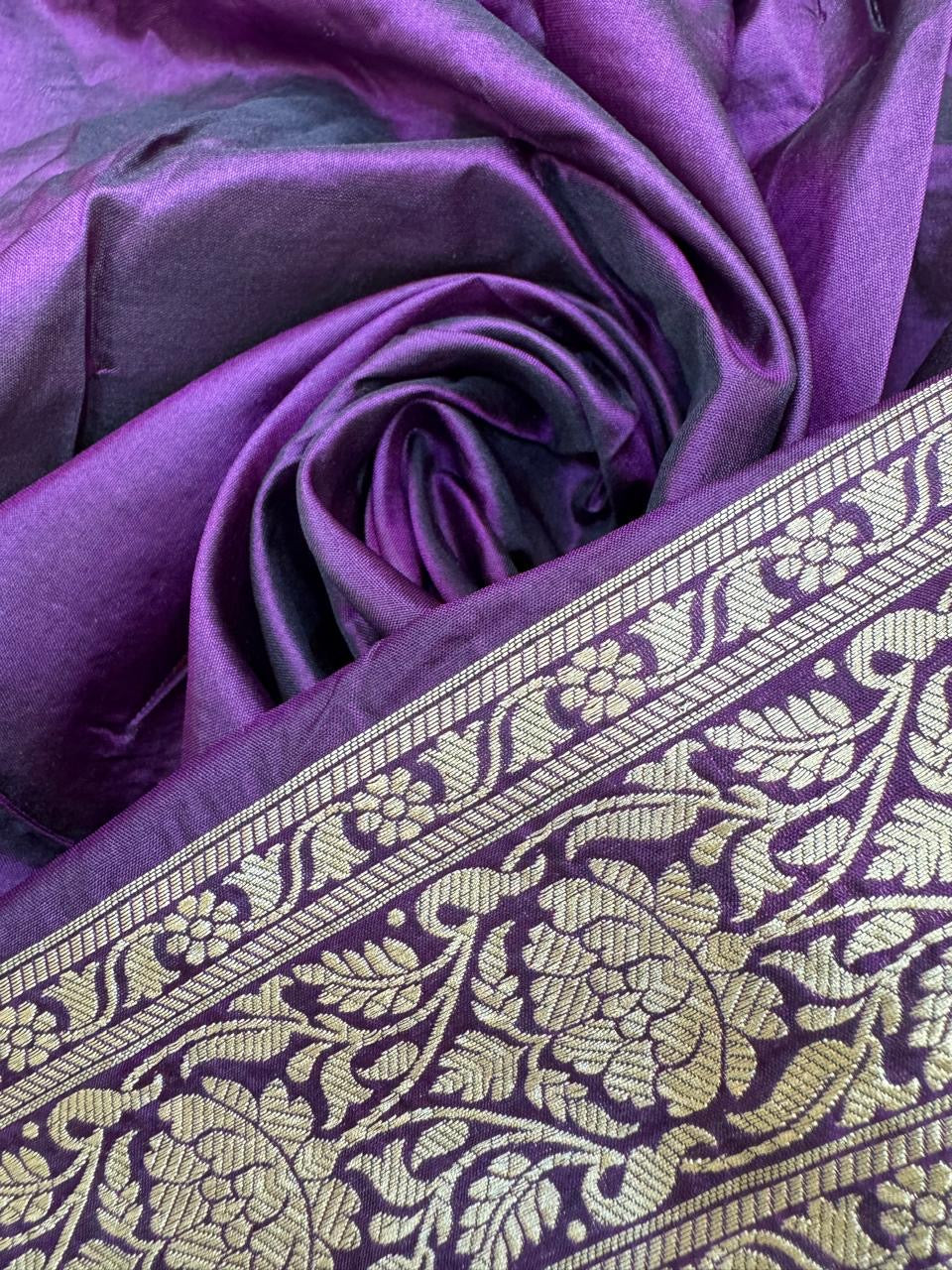 Pure Banarasi Katan Silk Mina Jaal Saree